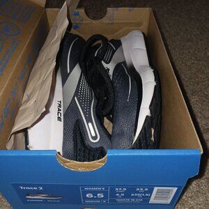 Brook's Trace 2 (sz 6.5)